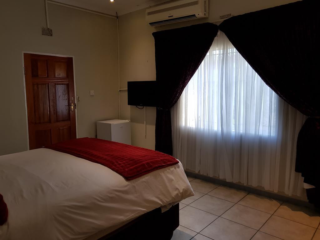 Batho Pele Lodge Γκαμπορόνε Εξωτερικό φωτογραφία